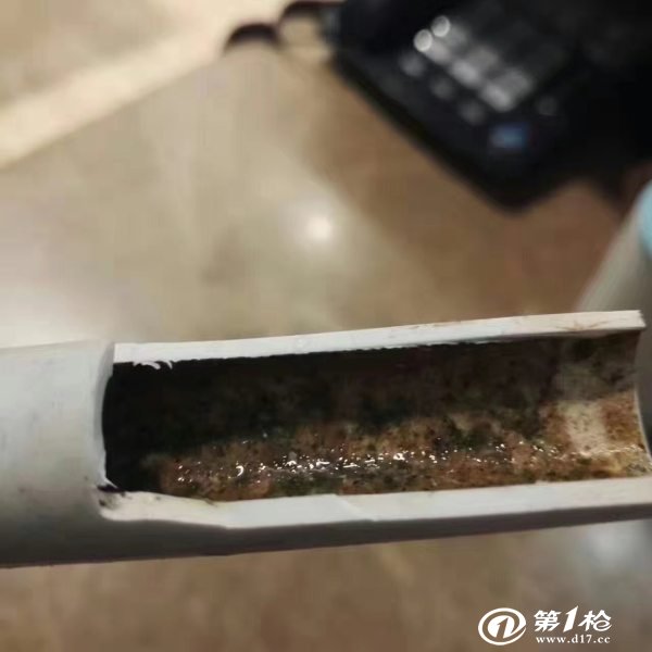 自来水管内部脏污