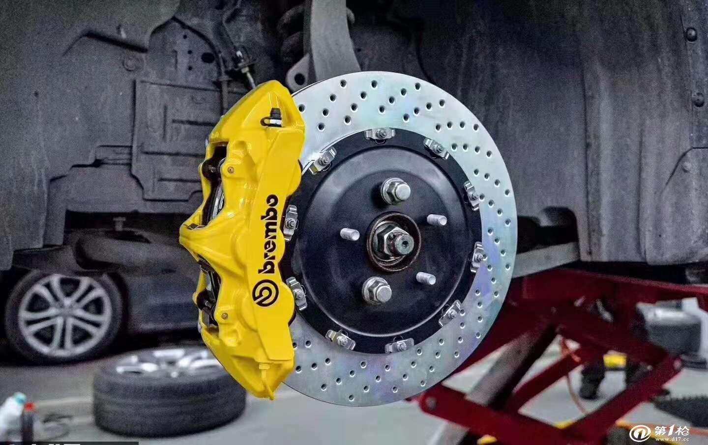 宝马328改装brembogt六活塞刹车卡钳套装带有质保卡