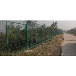  围栏防护网小区护栏网供应铁路护栏网