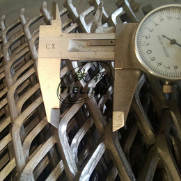 Q235  5mm厚重型钢板网  60刀钢板网  脚踏防护网