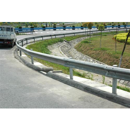 防撞护栏_双波防撞护栏板工程_高速公路防护栏(多图)