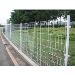 市政绿化草坪护栏网 小区围栏网 车间隔离栅 航磊护栏