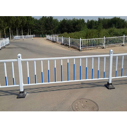 佛山厂家供应公路护栏道路防护栏市政护栏锌钢公路护栏
