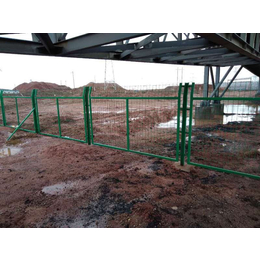 新疆焊接钢丝网围栏生产厂家缩略图