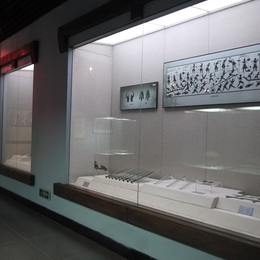 广州市博物馆展柜、品质展柜厂家订制、博物馆玻璃展柜