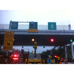 进贤县交通标志牌|华鹏交通科技安全设施|交通标志牌单立柱