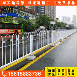 东莞市政护栏厂****生产京式港式护栏 深圳街道人车分隔护栏安装