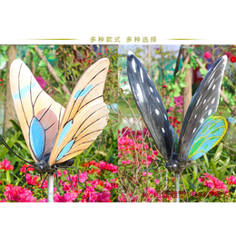 公园中的玻璃钢蝴蝶雕塑