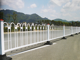 市政隔离护栏生产-豪日丝网-重庆市政隔离护栏