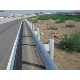 喷塑白色公路护栏板厂家、通程护栏板、永州公路护栏板