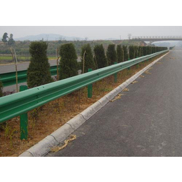 双鸭山高速防撞护栏-*公路波形护栏-高速防撞护栏安装价格