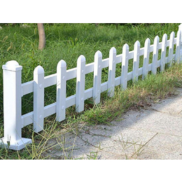 草坪PVC护栏|豪日丝网|草坪PVC护栏加工