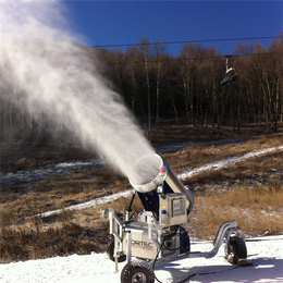  新建滑雪场如何挑选造雪机 造雪机厂家人工造雪机温度零下出雪 