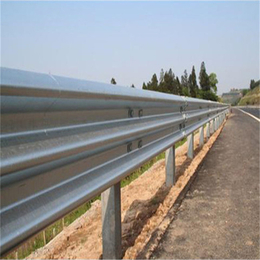 *热镀锌波护栏板-高速公路波形护栏价格-四平波形护栏板
