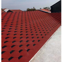 屋面防水油毡自粘沥青瓦中国红马赛克型玻纤瓦木屋别墅瓦防水材料