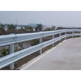 甘肃圣高交通公司批发护栏板定做喷塑多色防撞栏一手货源包安装