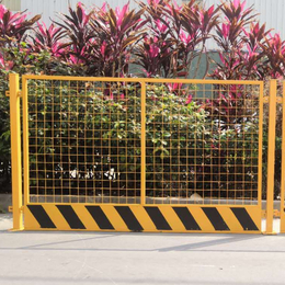 广东年发厂家建筑工地临边防护网竖管加网基坑护栏临边防护栏