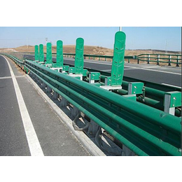 高速公路护栏网设施,山西高速公路护栏,通程护栏板厂