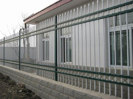 亳州围栏-小区PVC草坪围栏-山东塑钢护栏(****商家)