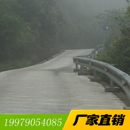 江西南昌波形护栏道路安全防护栏杆厂家缩略图