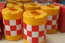 山东反光塑料防撞桶-反光塑料防撞桶订购-国越交通(推荐商家)