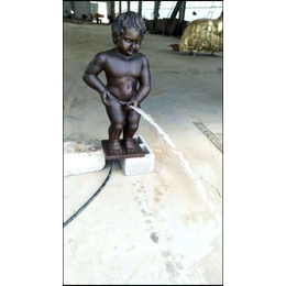 达州 铜人物雕塑 铜小孩撒尿水景雕塑低价制作