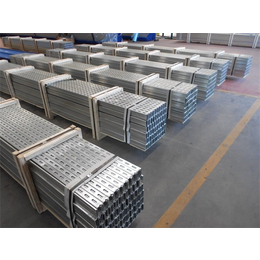 c型钢多少钱一吨、恒鑫压型板公司 、天津c型钢