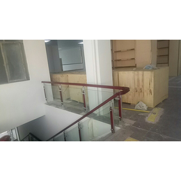 海口玻璃楼梯扶手安装-不锈钢立柱+玻璃护栏+实木扶手缩略图
