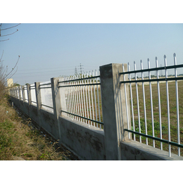 锌钢草坪护栏生产,苏州锌钢草坪护栏,豪日丝网