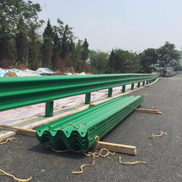 陕西汉中波形护栏安装三波护栏驾校防撞护栏定制