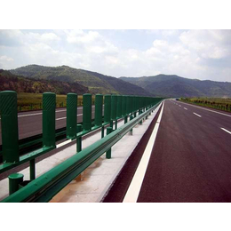 公路防护栏|吐鲁番波形护栏|深州政通(多图)