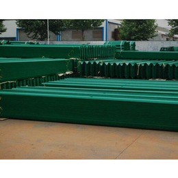 邢台波形护栏板厂家-润金交通护栏-绿色波形护栏板厂家