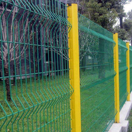 浸塑桃型柱护栏网规格尺寸
