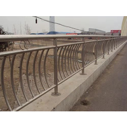 扬州不锈钢道路护栏-芜湖****不锈钢复合管-不锈钢道路护栏厂家