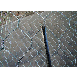 东润石笼网厂家限时优惠护堤固边镀锌石笼网
