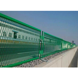 高速公路防护网A内蒙古高速中间绿色铁丝网价格A菱形孔铁网厂家缩略图