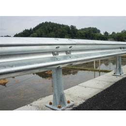 宁德波形护栏-高速公路波形护栏价格-公路波形护栏板安装