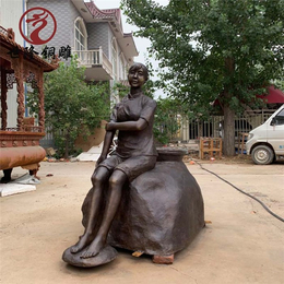 三门峡广场人物铜雕塑定制-世隆雕塑