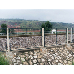 河北华久铁路护栏网金属防护栅栏 图纸设计 安装施工铁路护栏
