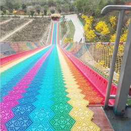 欢乐谷大型无动力项目彩虹滑道彩虹滑梯七彩虹滑道