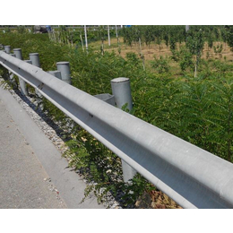 公路b级波形梁钢护栏标准-扬州公路波形护栏-通程护栏板厂