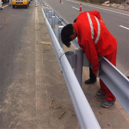 河南济源波形护栏板安装人工费道路护栏波形护栏波形护栏价格