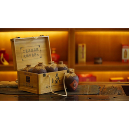贵州*镇大福酒业生产的老坛酒 老坛酒木盒装着 一箱六坛缩略图