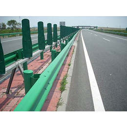 甘肃公路双波波形护栏-君宏护栏-公路双波护栏板安装现场
