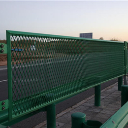 平远公路隔离栅 连平菱形钢板网护栏 茂名高速防眩网