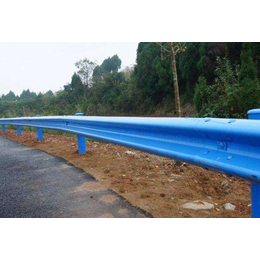高速公路防护栏板材料-阿克苏公路防护栏板-君宏护栏(多图)