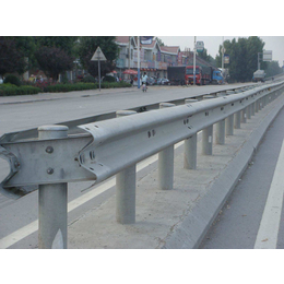 供应道路波形钢板护栏  Q235材质护栏板每米的单价