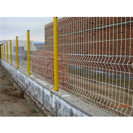河北名梭(图)-钢板网护栏多少钱-新疆钢板网护栏