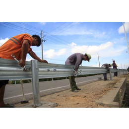 贺州高速波形护栏板-公路波形护栏批量价