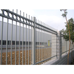 　供应佛山围墙锌钢护栏网支持定制可提供安装